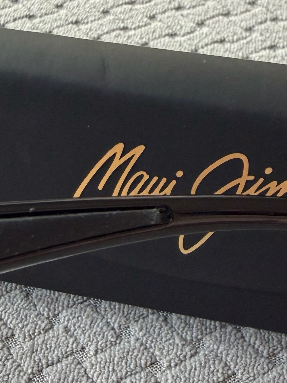 Maui Jim Unisex Black Frame and Hawaii Lava Mirror Sunglasses NWOT - Picture 8 of 11